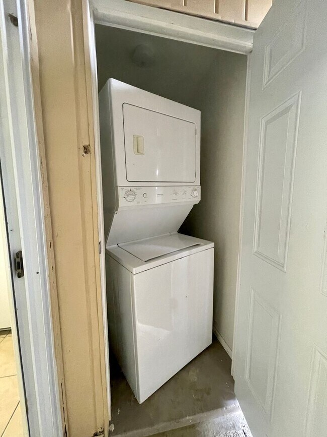 Building Photo - FIRST MONTH FREE - Cozy 2 bed 2 bath in Winter Park