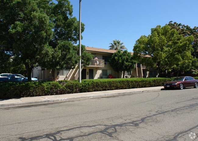 Building Photo - 1080 Peach Ave