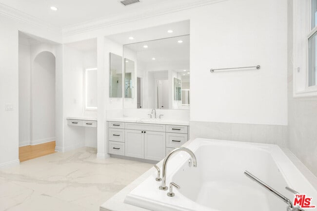 Building Photo - 4110 Prado De Los Zorros