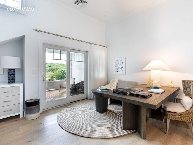 Building Photo - 57 Old Boathouse Lane S