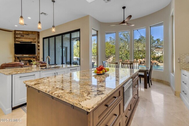 Building Photo - 6938 E Lomas Verdes Dr