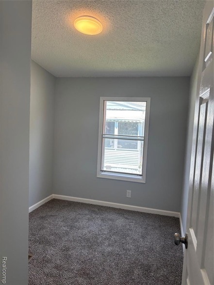 Building Photo - 1524 Crescent Ln Dr