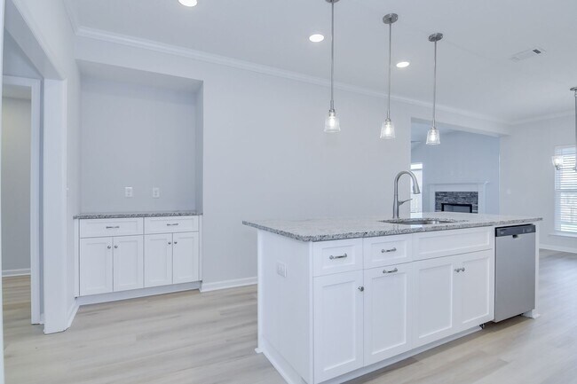 Building Photo - Like New Home - 4 Bed 3 Bath