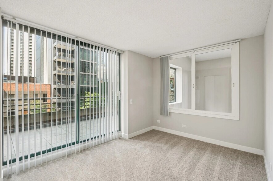 Building Photo - 70 W Huron St