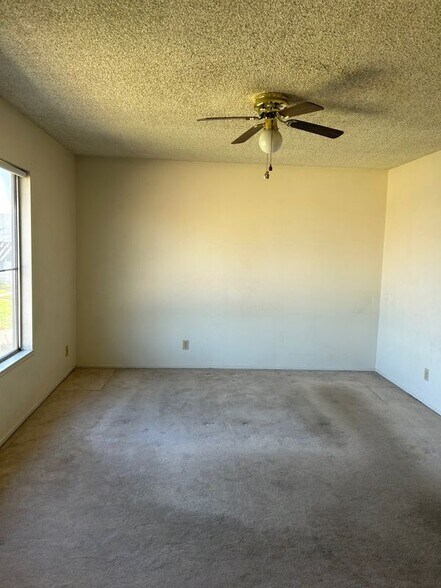 Building Photo - 773 Windwood Dr