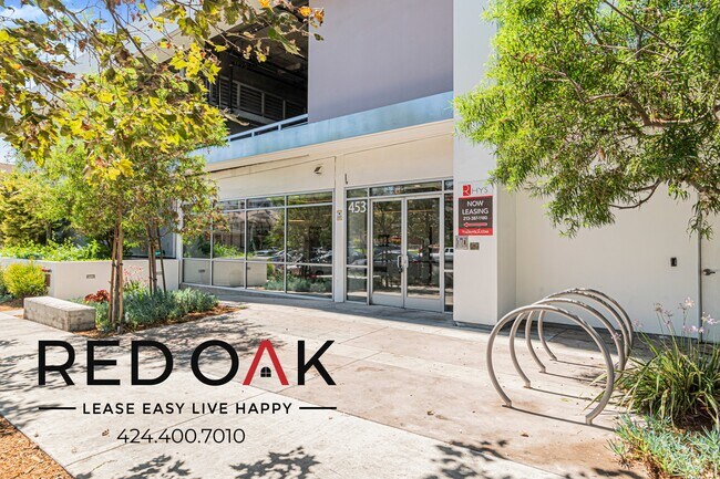 Building Photo - 453 S Kenmore Ave