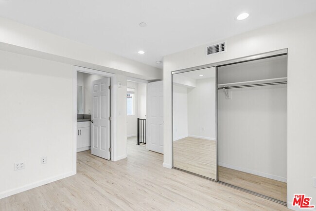 Building Photo - 1409 N Hobart Blvd