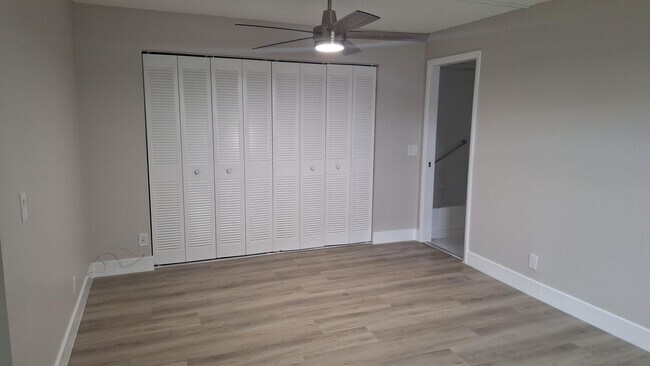 Building Photo - 120 Normandy Ln