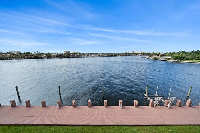 Building Photo - 511 Bayshore Dr