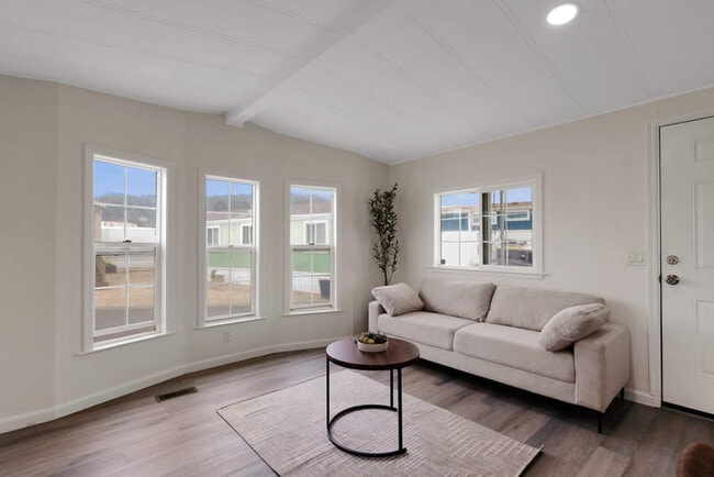 Building Photo - 325 3rd Ave