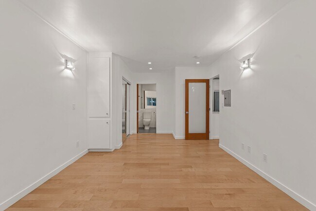 Building Photo - Fully remodeled 2BR/2BA Condo in prime West Hollywood!