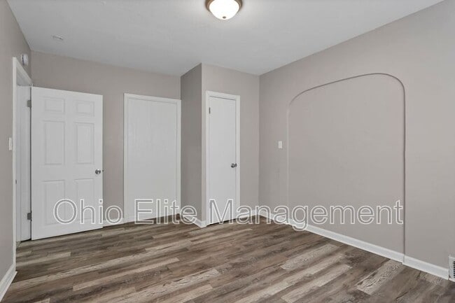 Building Photo - 987 Lilley Ave