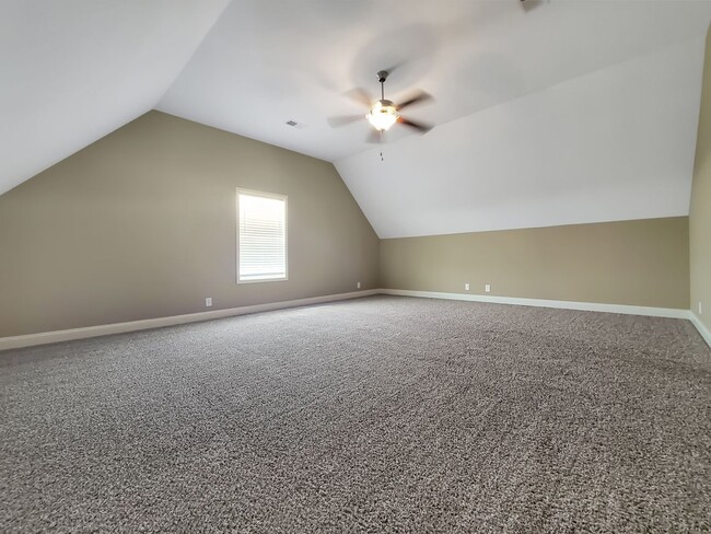 Building Photo - Pet Friendly Three Bedroom with Bonus!