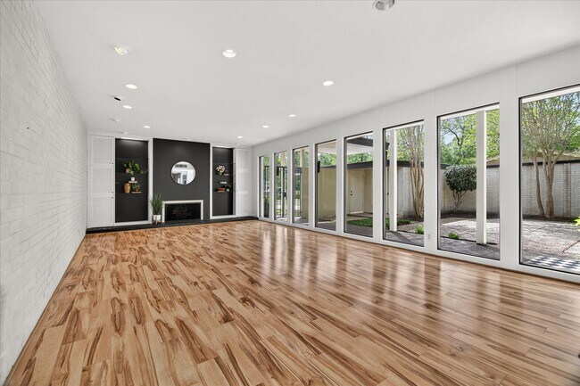 Building Photo - 147 Valley Dr