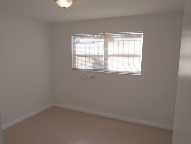 Building Photo - 1610 NW 59th St