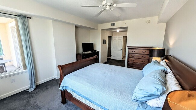 Building Photo - Annual (furniture Optional) furnished/Seasonal/short term 2 bedroom 2 bath In the Renaissance