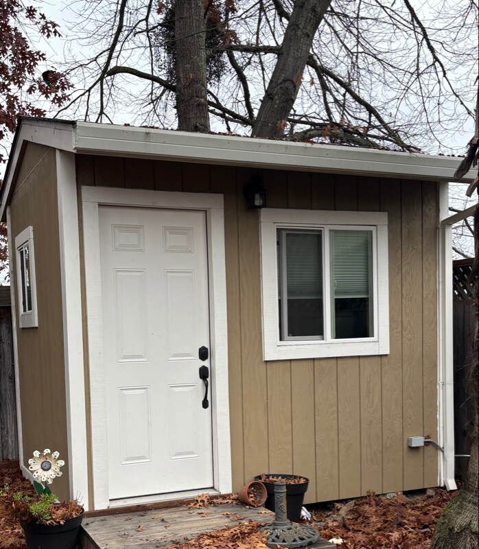 Building Photo - 110 Fiesta Ct