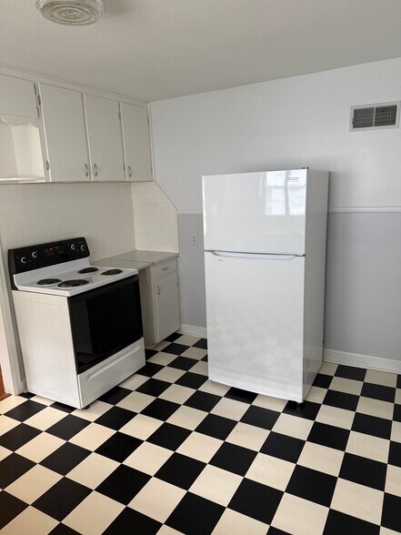 Building Photo - 1014 N Yale Ave