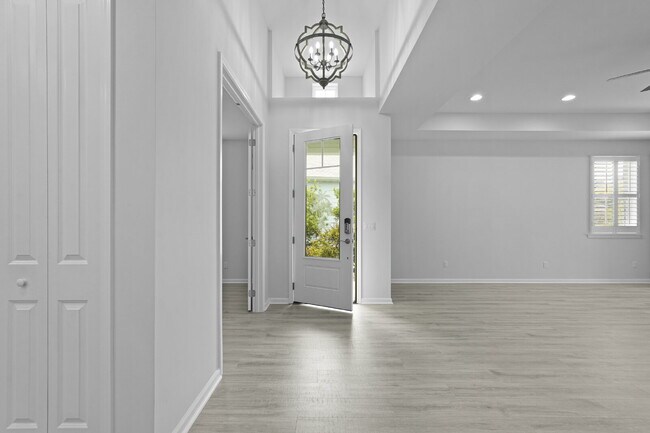 Building Photo - "Charming 2-Bedroom Retreat with 2 Baths and Den - 1558 Sq. Ft. of Comfort in Latitude Margaritav...