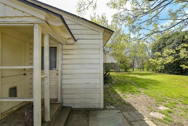 Building Photo - 4004 Anita Ave