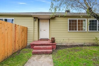 Building Photo - 4811 N Maryland Ave