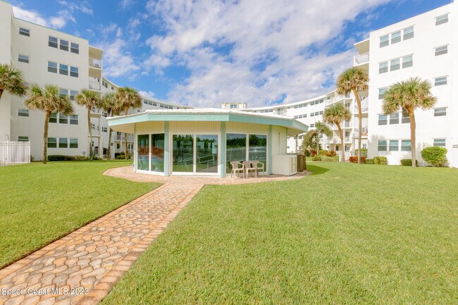 Building Photo - 4000 Ocean Beach Blvd