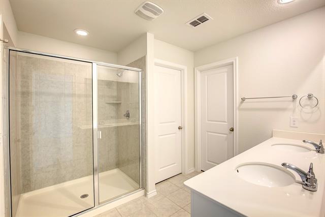 Building Photo - 424 Milverton Dr