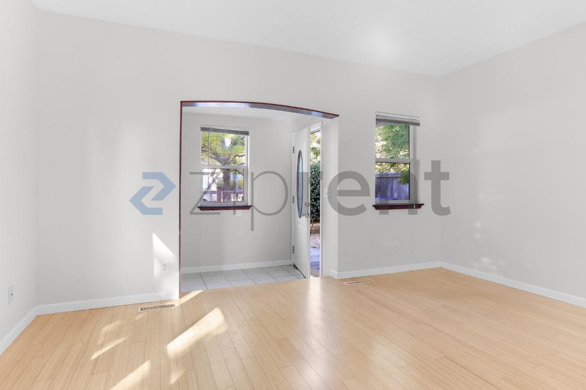 Building Photo - Unit