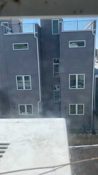 Building Photo - 426 Morris St