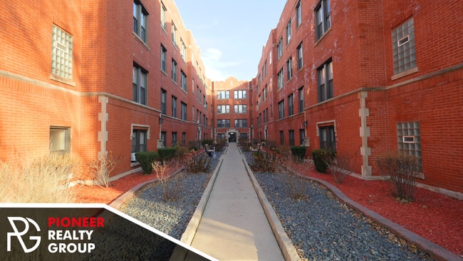 Building Photo - 3941 N Janssen Ave