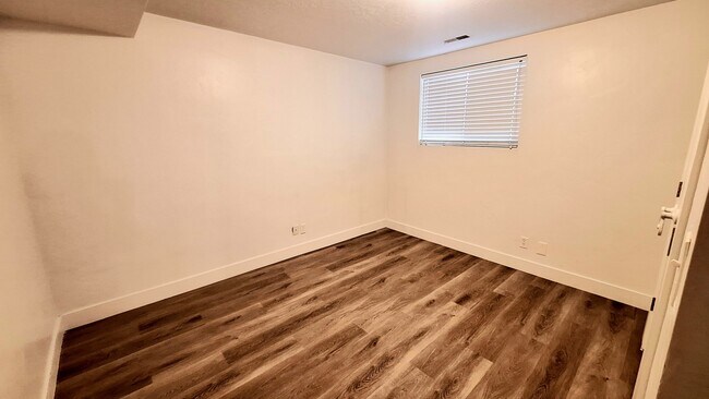 Building Photo - 935 E 600 S