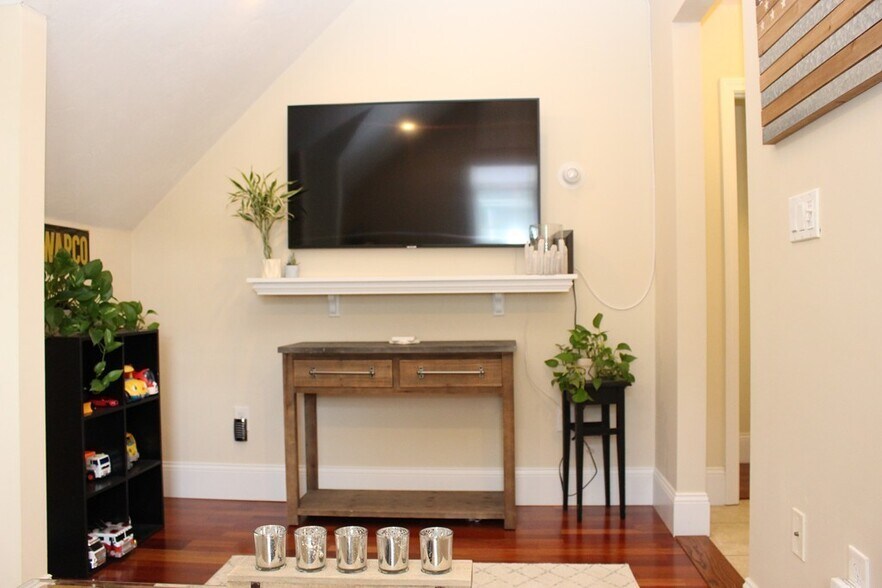 Building Photo - 315 Franklin St