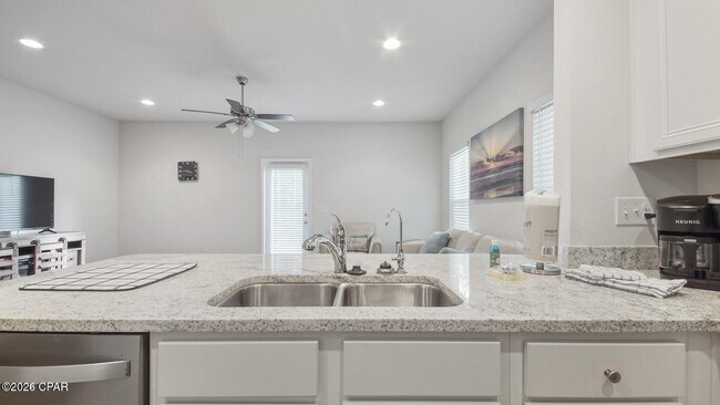 Building Photo - 7672 Shadow Lake Dr