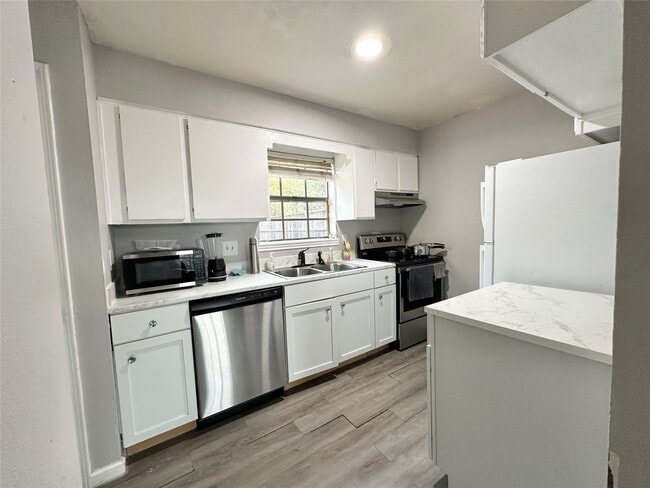 Building Photo - 4120 Hartt St