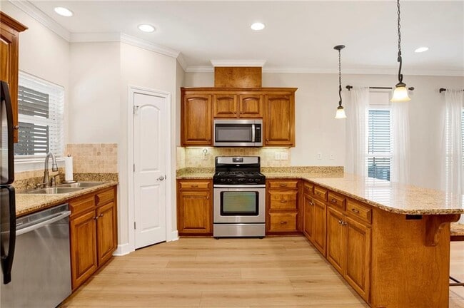 Building Photo - 6035 Magnolia Pl E