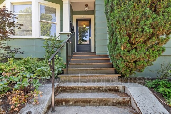 Building Photo - 1005 SE 27th Ave