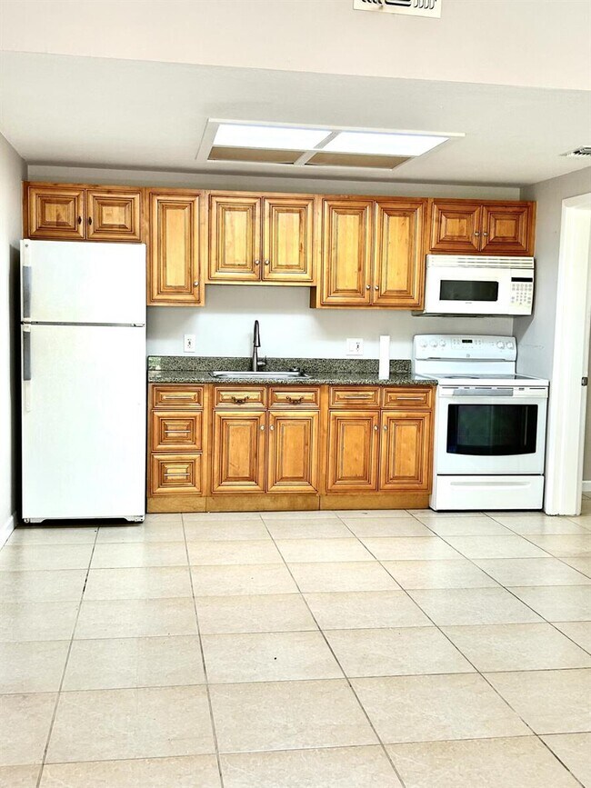 7128 Southgate Blvd 7128 Southgate Blvd Tamarac FL 33321 Apartment