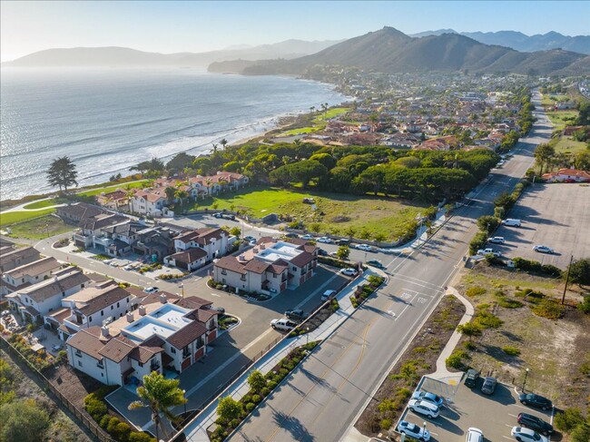 Building Photo - Furnished Townhome in Pismo Beach with Oce...