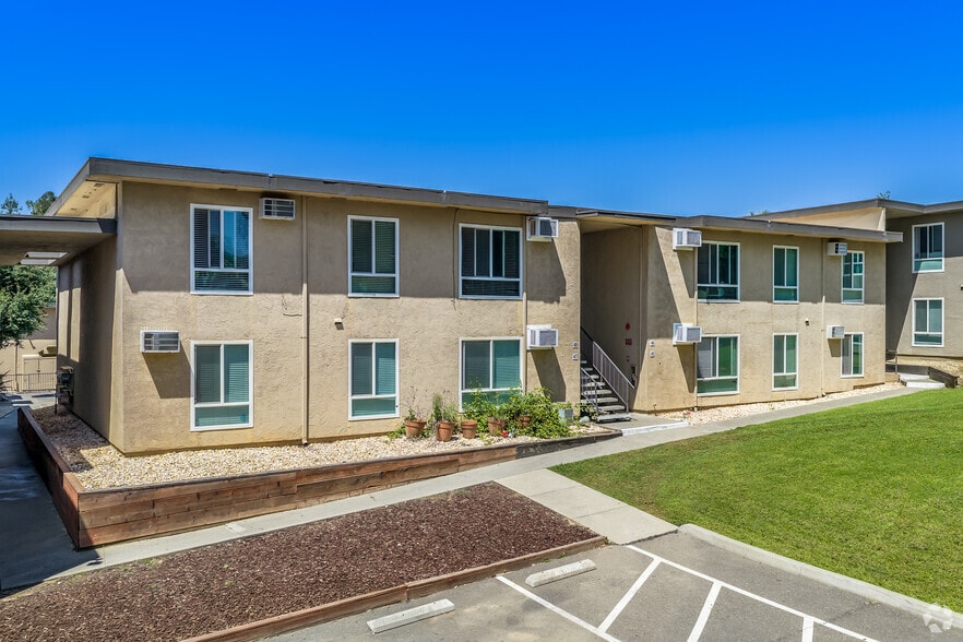 Primary Photo - River's Edge Apartments