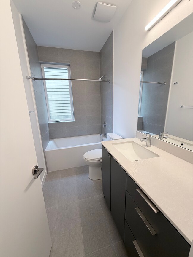 Building Photo - 2900 S Norman St