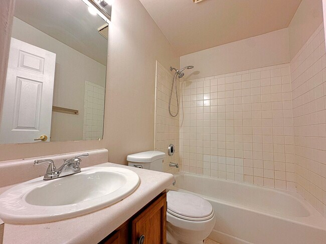 Building Photo - 8 Gant Cir