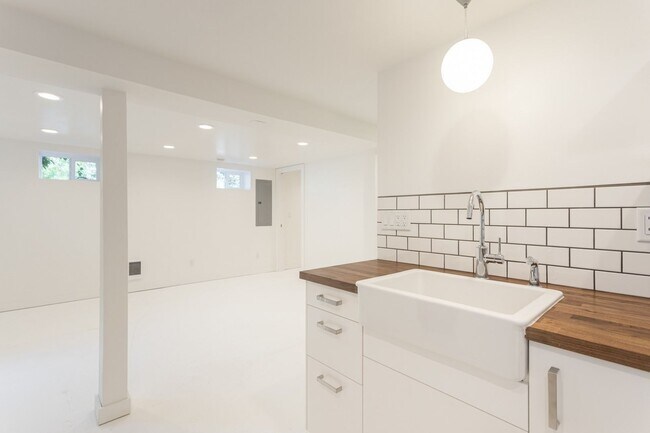 Building Photo - se54th