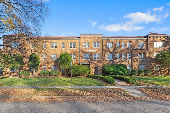 Building Photo - Newly Remodeled Vintage Charm with 21st Century : Move In Special for June 2025 $1,070.00