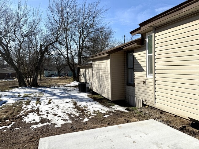 Building Photo - 312 M St NE