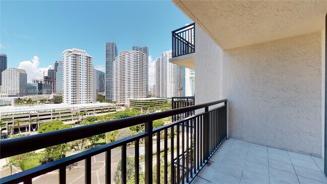 Building Photo - 540 Brickell Key Dr