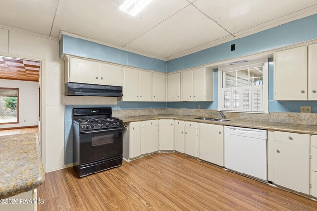 Building Photo - 418 Marguerite Blvd