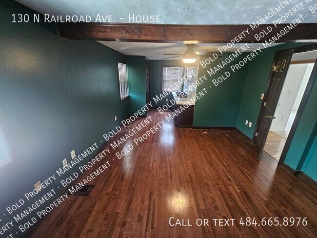 Building Photo - 130 N Railroad St