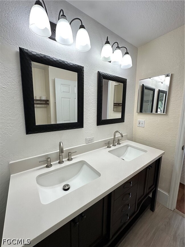 Building Photo - 6361 Aragon Way
