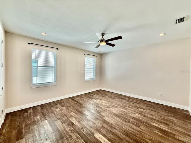 Building Photo - 4910 W McElroy Ave
