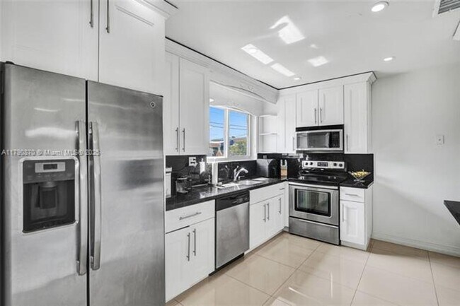 Building Photo - 5811 SW 95th Ct